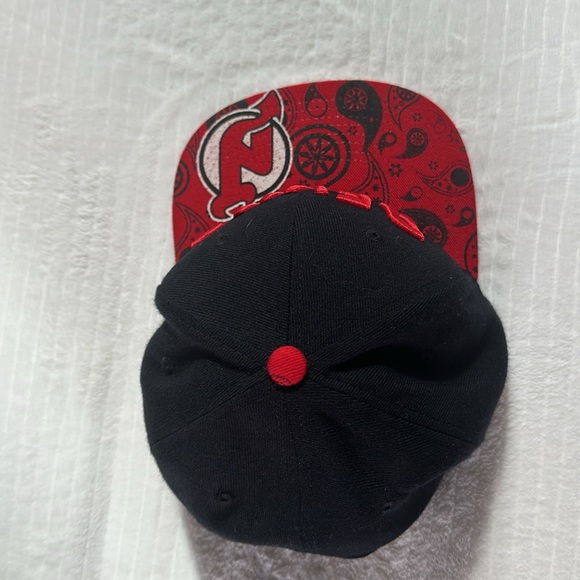 Authentic Zephyr Cap New Jersey Devils/ adjustable snap strap sizes - Picture 5 of 6